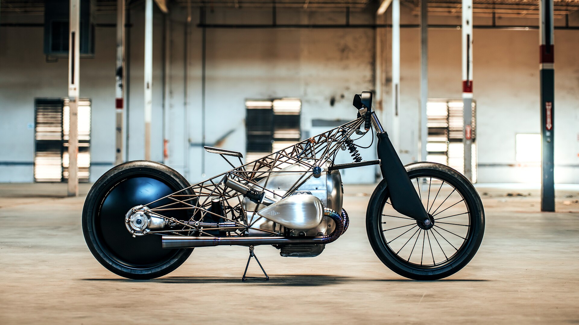 Side view of Birdcage