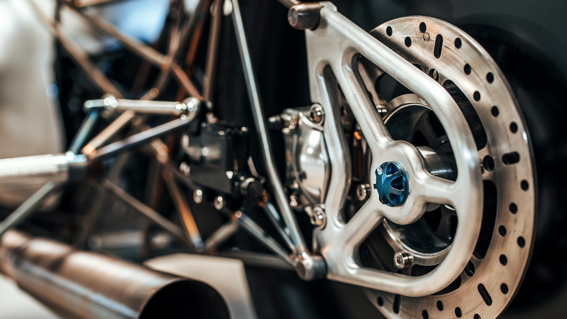 View of the rear wheel with brake disc