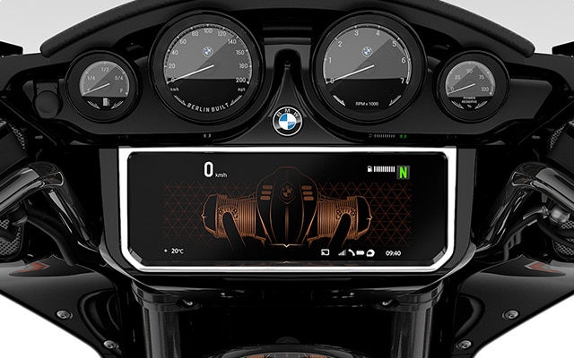 The cockpit boasts the analogue round instruments and the TFT display.
