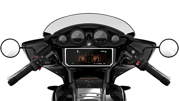 The cockpit boasts the analogue round instruments and the TFT display.