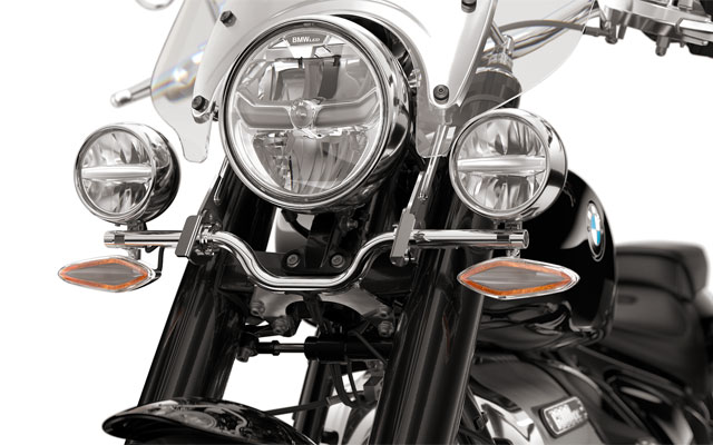 We see both of the smaller auxiliary headlights to the left and right of the main headlights.