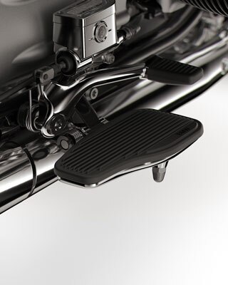 We see the step of the R 18 Classic.