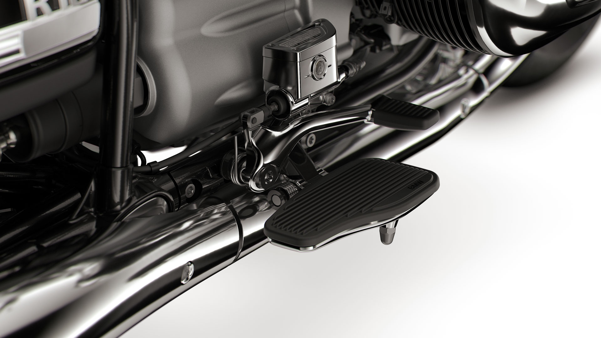 We see the step of the R 18 Classic.