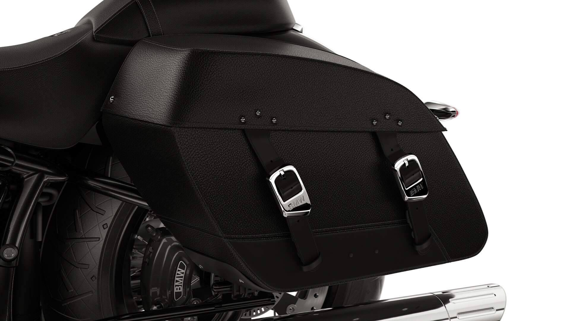 We see the softbags of the R 18 Classic.