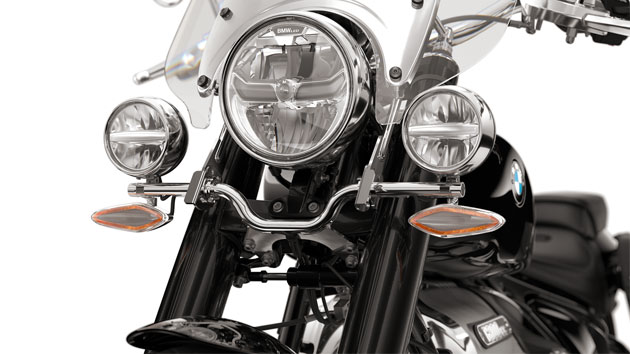 We see both of the smaller auxiliary headlights to the left and right of the main headlights.