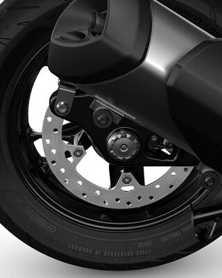 We see the exhaust and brake system of the C 400 X.