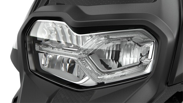 We see the front end of the C 400 X with full LED headlights.